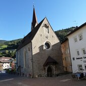 klausen pfarrplatz und kirche