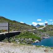 seen bergseen am pfitscherjoch staatsgrenze suedtirol