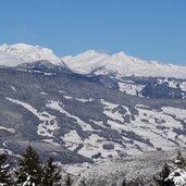 winter aussicht richtung villanderer alm und latzfonser alm und feldthurns fr