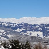 winter aussicht richtung villanderer alm und latzfonser alm und feldthurns fr