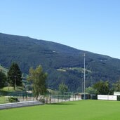 sportplatz und schwimmbad feldthurns