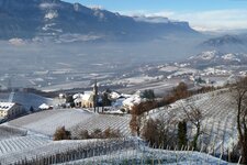 winter suedtiroler weinstrasse bei montan pinzon