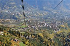 herbst dorf tirol und umgebung von seilbahn aus