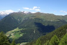 aussicht richtung giggelberg darober kreuzberg lorenzenberg und stubaier alpen fr