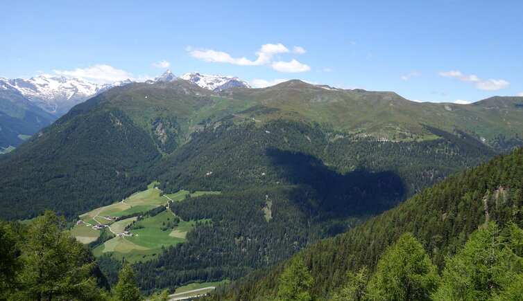 aussicht richtung giggelberg darober kreuzberg lorenzenberg und stubaier alpen fr